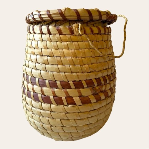 Hand-Woven Sweetgrass Basket with Lid and Handle - Picture 2 of 8